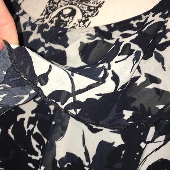 Sleeveless Tunic Top - Picture 3 of 8